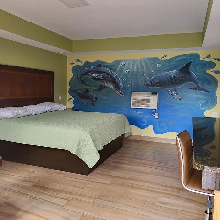 Travel Inn Of Ривиера Бийч Екстериор снимка