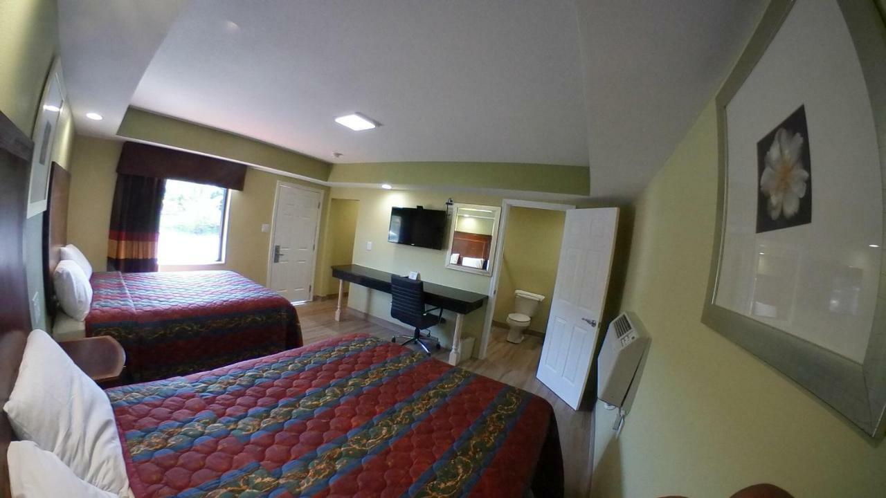 Travel Inn Of Ривиера Бийч Екстериор снимка