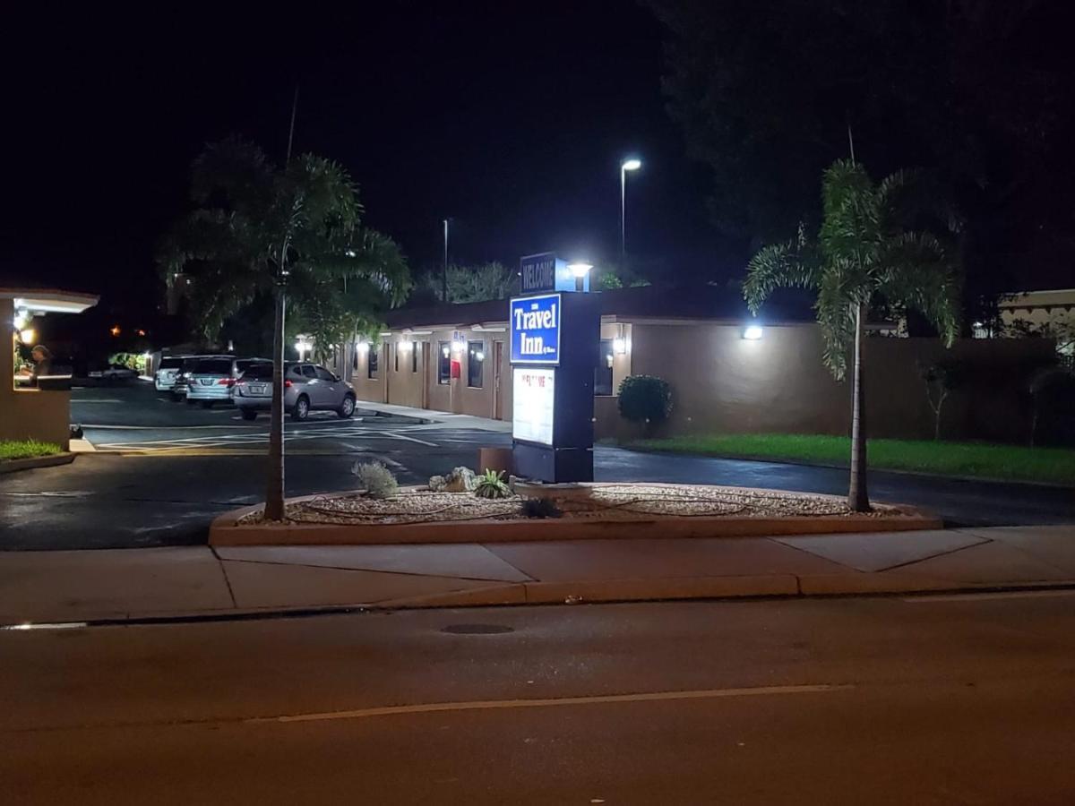 Travel Inn Of Ривиера Бийч Екстериор снимка